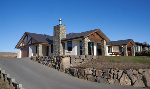 Lake Tekapo House | Exceptional Lake Lodge in Scenic Lake Tekapo - Child Friendly