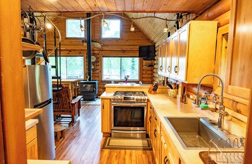 Anchorage Cabin | Lake Log Cabin with Wood-fired Hot Tub