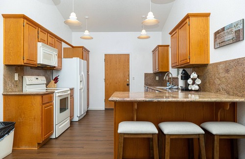 Sunridge Estates House | Discover Lake Lounge: Pool & Spa near Lake Mohave