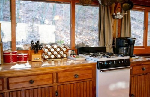 Eureka Springs Cabin | Oceanfront Escape at Coyote's Rest - Rated 9.4/10