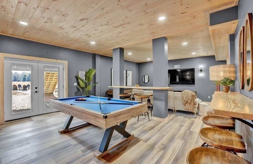 Blakeslee Cabin | Experience Lakefront Living with Spa and Hot Tub Retreat