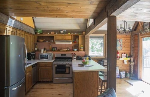 Oakdale House | Inviting Lake MacBride Cabin & State Park: Ideal for Families