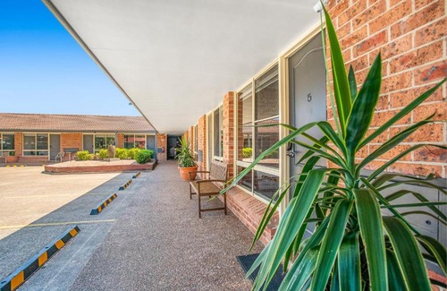 Marks Point Hotel | Pet-Friendly Getaway at Lake Macquarie Motor Inn