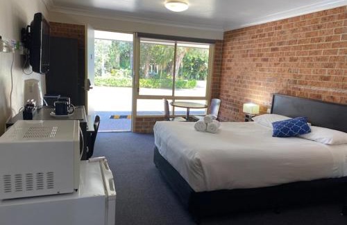 Marks Point Hotel | Pet-Friendly Getaway at Lake Macquarie Motor Inn