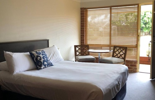 Marks Point Hotel | Discover Lake Macquarie Motor Inn: Family-Friendly Retreat