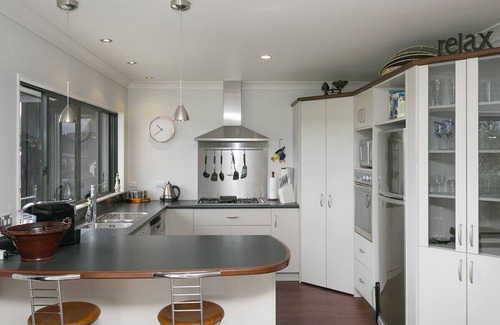 Motuoapa Cottage | Family-Friendly Lake Magic - Motuoapa Holiday Home Awaits