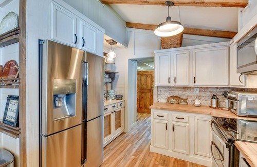 Smith Mountain Estates Cabin | Unforgettable Lake Martin Retreat with Beach & Boat Dock