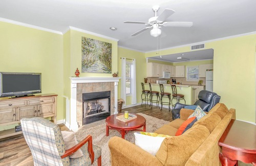 Dadeville Condo | Captivating Views and Amenities at Lakes & Land Resort