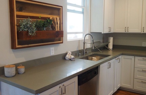 Oakland Apartment | Lake Merritt Beauty: Pet Friendly with Ocean Views & WIFI