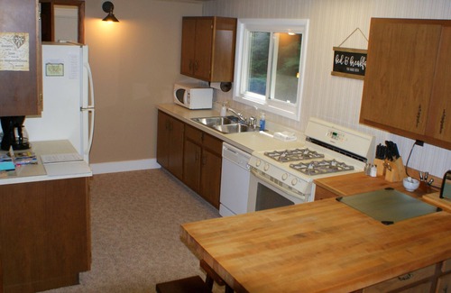 Shelby House | Relaxing Lake MI Getaway with Ocean and Lake Views!