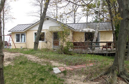 Manistee Cottage | Breathtaking Lake Michigan Views & Spectacular Sunsets