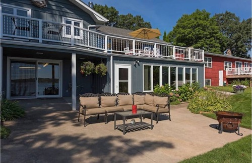 Mound House | Discover Lake Minnetonka with a Covered Boat Dock!
