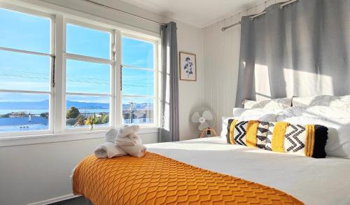 Kawaha Point House | Scenic Lake & Mountain View Cottage – 4-Star Family Retreat