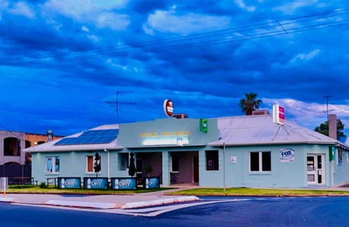 Mulwala Hotel | Family-Friendly Retreat at Lake Mulwala Hotel with Breakfast