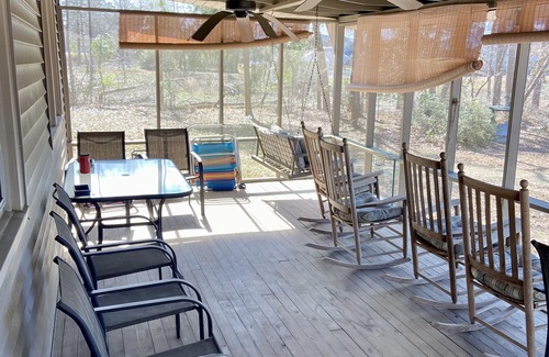 Gilbert House | Discover Lake Murray: Top-Rated Hotel with Amazing Views