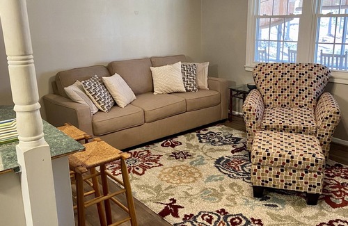 Gilbert House | Discover Lake Murray: Top-Rated Hotel with Amazing Views
