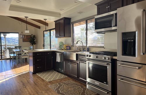 Oak Shores House | Scenic Lake Naci Rendezvous with Breathtaking Views