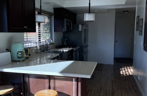 Oak Shores House | Scenic Lake Naci Rendezvous with Breathtaking Views