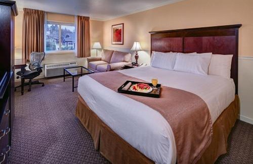 Folsom Hotel | Discover Lake Natoma Inn: Family-Friendly with Pool & Dining