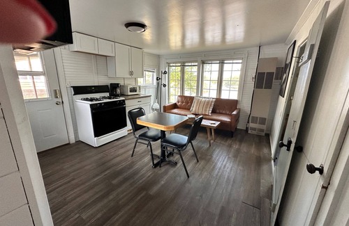 Tomahawk House | Lake Nokomis 2BD/1Bath Lakeside Cabin - Cabin #1