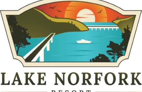 Henderson Hotel | Experience Lake Norfork Resort: Pet-Friendly Getaway