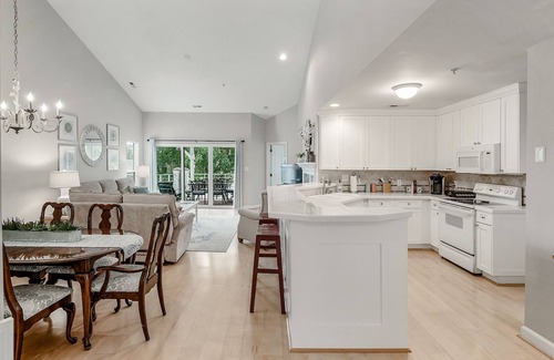 Cornelius Condo | Waterfront Lake Norman Condo: Pool, Tennis & Amazing Views