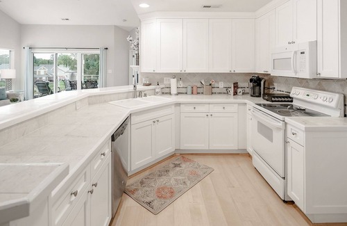 Cornelius Condo | Waterfront Lake Norman Condo: Pool, Tennis & Amazing Views