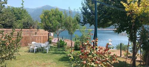 Southwestern Region House | Lake of Diber