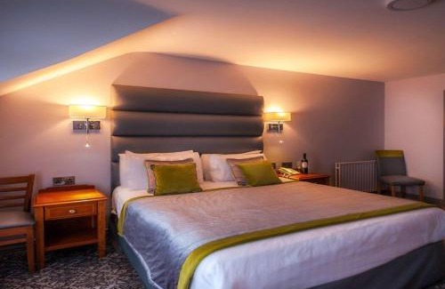 Buncrana Hotel | Welcoming Lake of Shadows Hotel: Top Rated with Dining & More