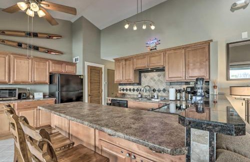 Osage Beach Apartment | Beautiful Osage Beach Condo with Lake Views and Pool
