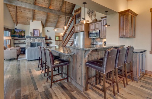 Talmont House | Discover Lake Of The Sky: Premier Lakeview Retreat with Spa