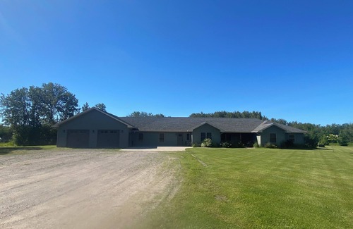 Baudette House | Top-Rated Lake of the Woods Peaceful Hideaway for Families