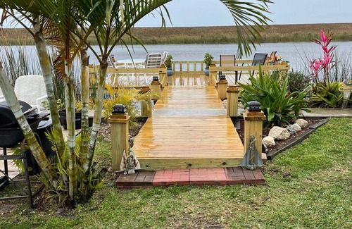 Okeechobee Cabin | Inviting Lake Okeechobee Waterview Cabin with Dock & Pool