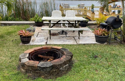 Okeechobee Cabin | Inviting Lake Okeechobee Waterview Cabin with Dock & Pool