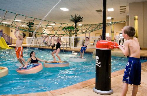 Okoboji Hotel | Pet-Friendly Lake Okoboji Resort with Oceanfront Views