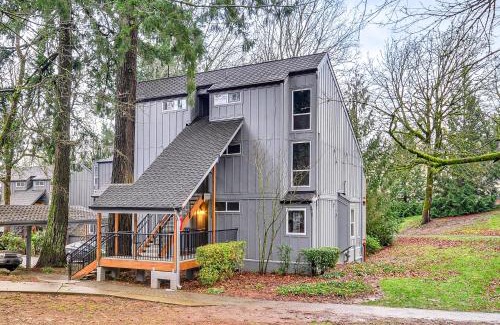 Mount Park Apartment | Tranquil Lake Oswego Condo with Balcony, Just 3 Mi to Water!