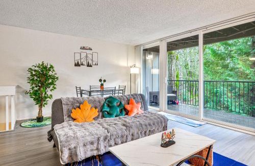 Mount Park Apartment | Tranquil Lake Oswego Condo with Balcony, Just 3 Mi to Water!