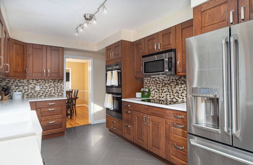 Lake Grove House | Mid-Week Retreat at Lake O Home Near Dining and Parks