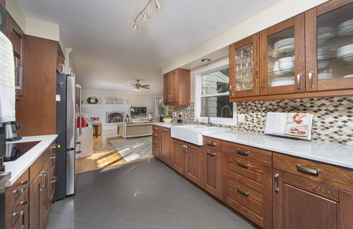 Lake Grove House | Mid-Week Retreat at Lake O Home Near Dining and Parks