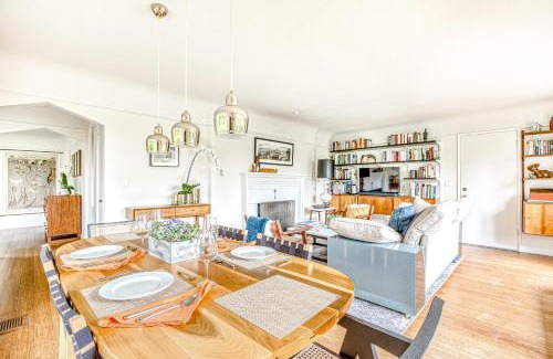 First Addition House | Discover Lake Oswego Mid-Century: Pet & Child Friendly Retreat