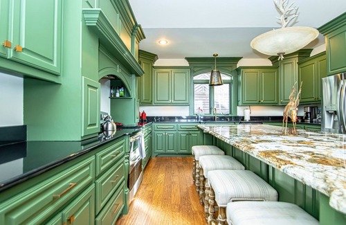 Mountain Pine House | Serene Lake Ouachita Escape: 10/10 Rated with Pool & Spa