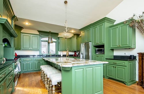Mountain Pine House | Serene Lake Ouachita Escape: 10/10 Rated with Pool & Spa