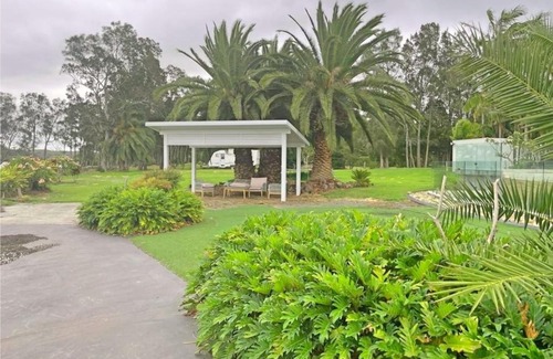 Dora Creek Villa | Discover Lake Palm Retreat: Family-Friendly with Pool Access