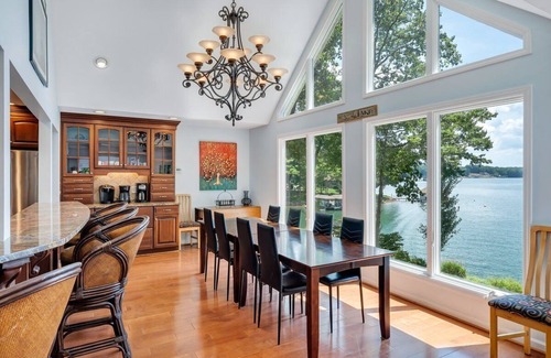 North Shore House | Lake Pappy's Place on Leeward: Lakefront home with private dock