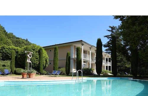 Cuasso Al Monte Apartment | [Lake - Park - Pool] Lakefront 138