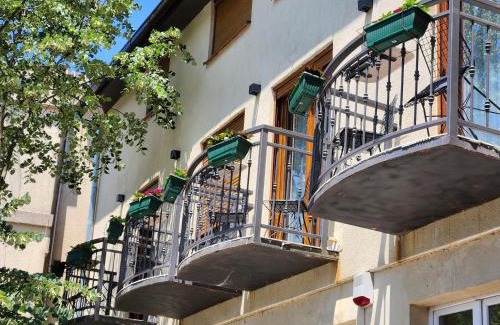 Virpazar Apartment | Discover Lake Pearls: Family-Friendly Retreat with Breakfast