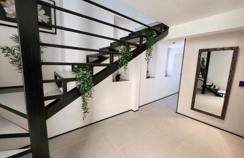 Virpazar Apartment | Discover Lake Pearls: Family-Friendly Retreat with Breakfast