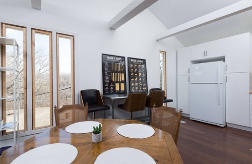 Vassar House | Lake Pomona - A Frame: Pet & Child Friendly Retreat
