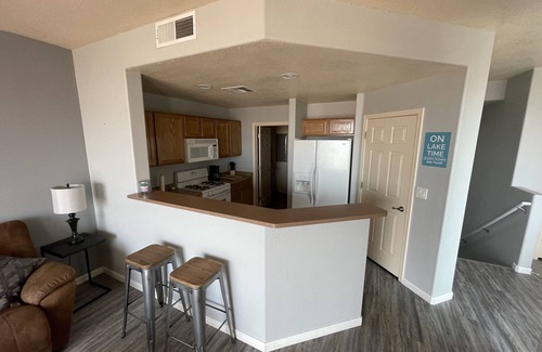 Greenehaven Condo | Lake Powell View Home with Two King Suites & Great Amenities