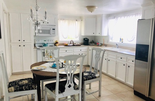 Pedernales Bend House | Picturesque Lake Property with Ocean Views & Breakfast!